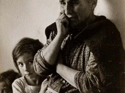 AA-Elderly-woman-crying-next-to-girl,-Malaga-front,-Spain,-1937,-by-Gerda-Taro