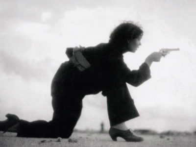 AA-Republican-Militia-woman-training-on-the-beach-outside-Barcelona-1936-Gerda-Taro