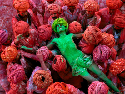 Holi-festival,-Rajasthan-Steve-McCurry-1996