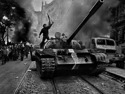 (Josef-Koudelka)-Prague-Spring,-Tanks-in-Prague(1968)