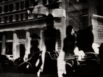 (Lisette-Model)-Reflection,-Rockfeller-Center,-New-York-(1945)
