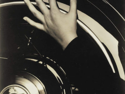 (Alfred-Stieglitz)-Hand-and-Ford-car-(1933)